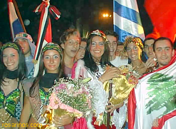 Todos quieren salir en la foto con la Reina y las Princesas