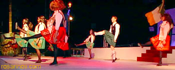 Grupo de danzas de la Asociación Católica San Patricio
