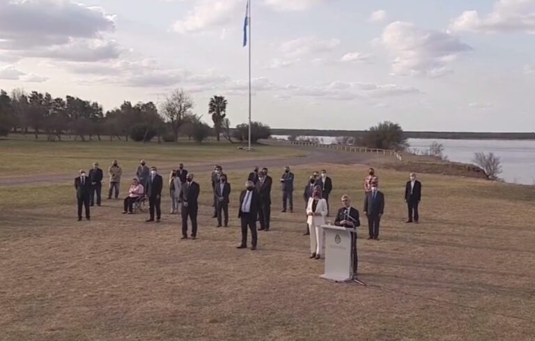 VIDEO Alberto Fernández en PGSM por la Hidrovía: Argentina debe comenzar a funcionar como un país federal y descentralizarse VIDEO Alberto Fernández en PGSM por la Hidrovía: Argentina debe comenzar a funcionar como un país federal y descentralizarse