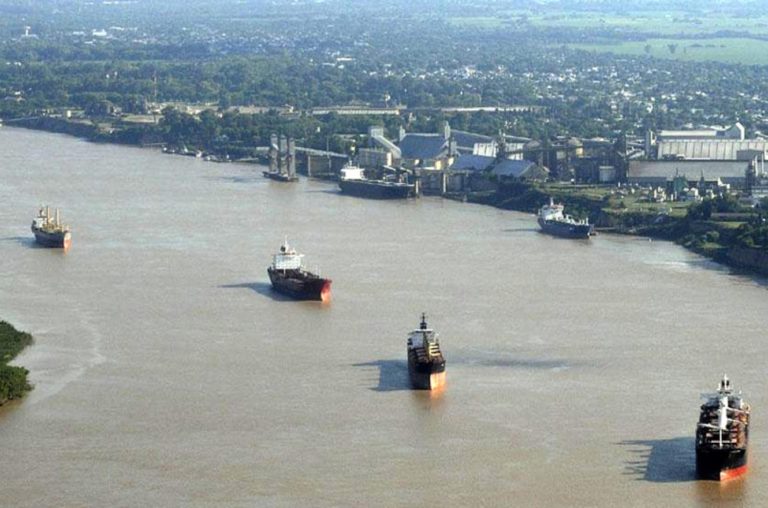 FETRA: 50 Barcos esperando y NO hubo acuerdo. Sigue el paro de los transportistas de granos