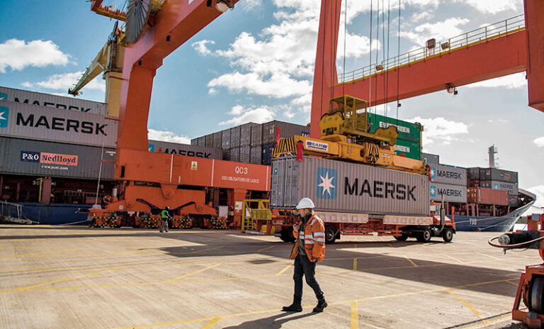 Empleados de Despachantes de aduana paran y cortan el acceso a terminales del puerto de CABA