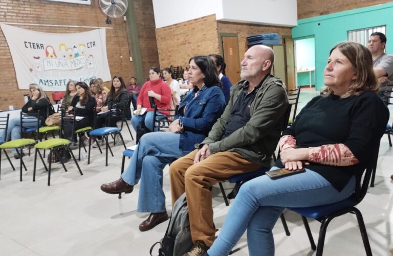 AMSAFE informa: Formación Docente. Comunicación Sindical. Convenio con AMPIAVA. Viaje a Tigre.