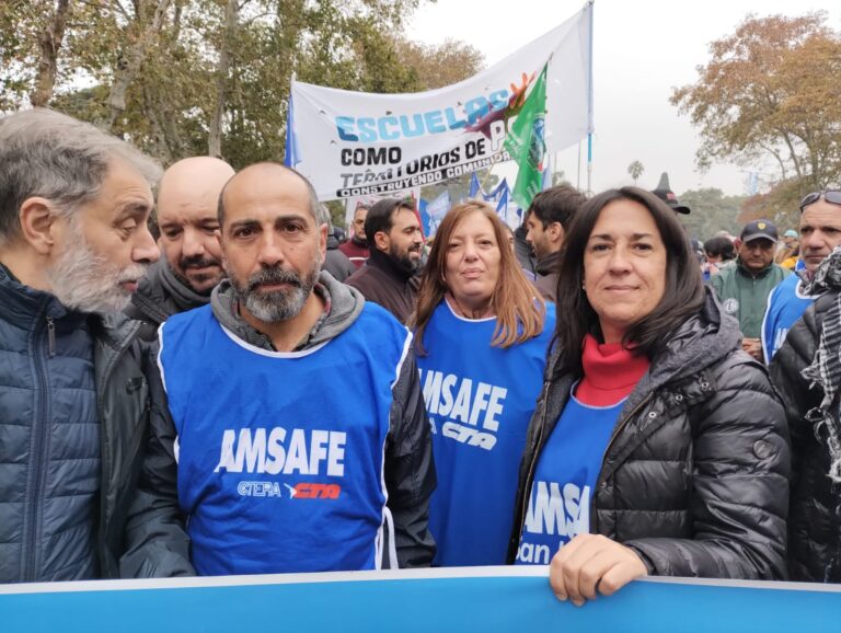 AMSAFE participó en el contundente acto unitario diciendo BASTA DE VIOLENCIA