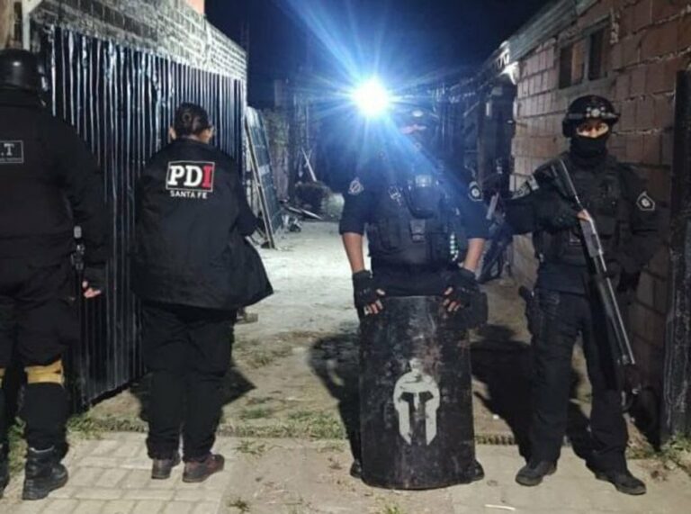 Violencia armada y microtráfico: múltiples redadas en Rosario, VGG y Alvear Violencia armada y microtráfico: múltiples redadas en Rosario, VGG y Alvear